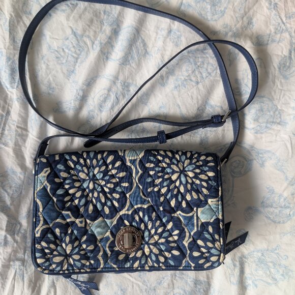 Vera Bradley Cross body purse - blue floral - Picture 1 of 11